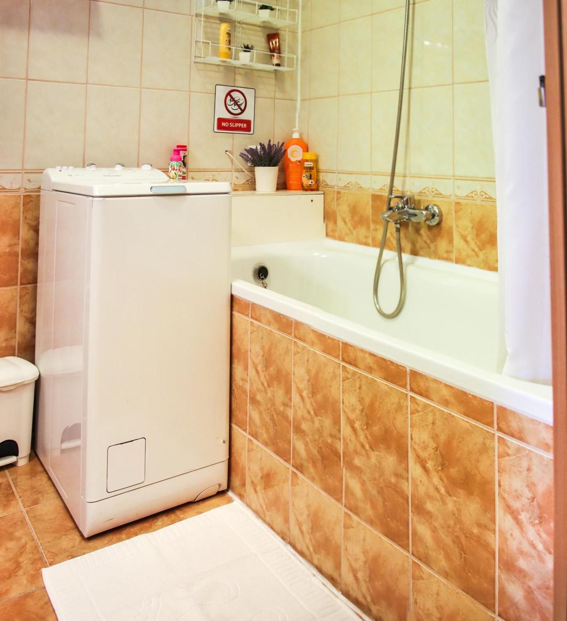 Dia Apartman Мисколк Екстериор снимка