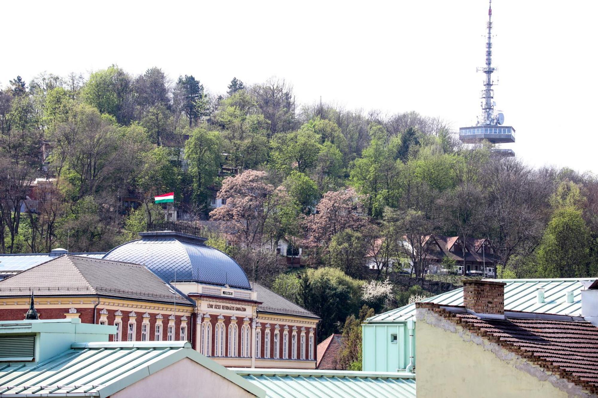 Dia Apartman Мисколк Екстериор снимка