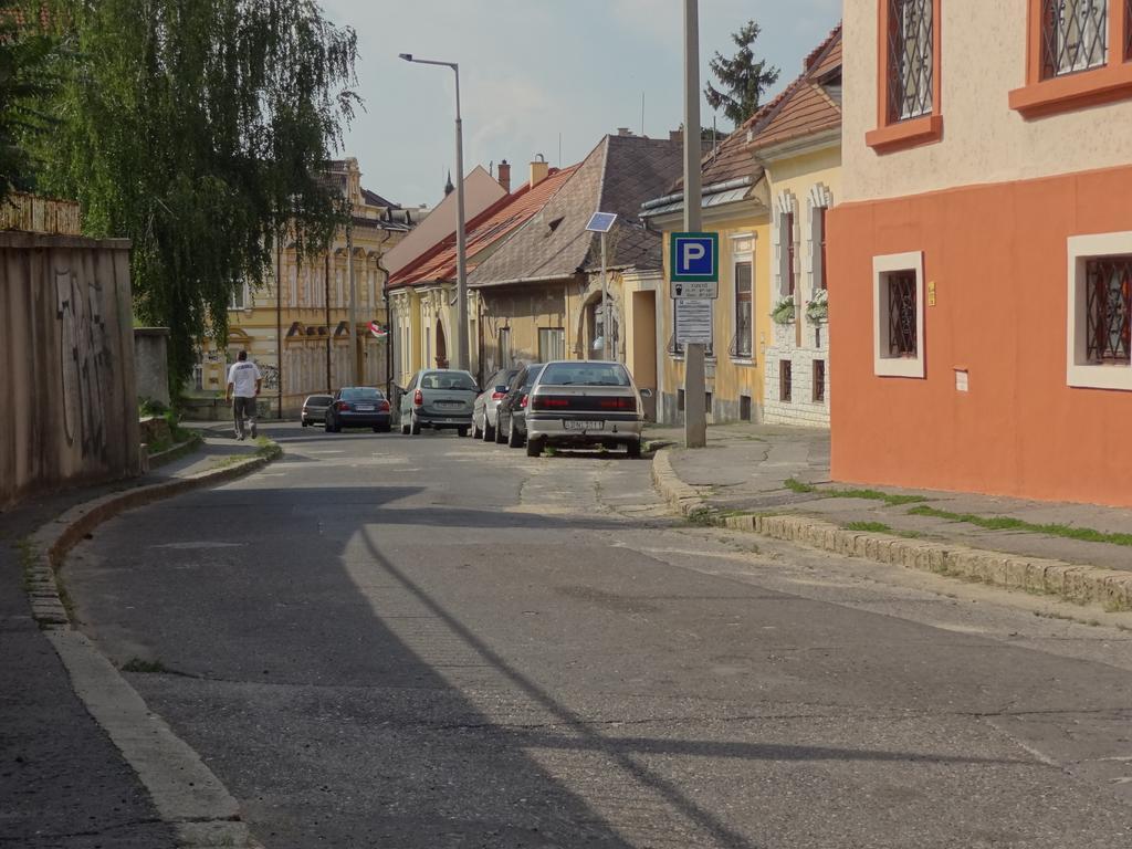 Dia Apartman Мисколк Екстериор снимка