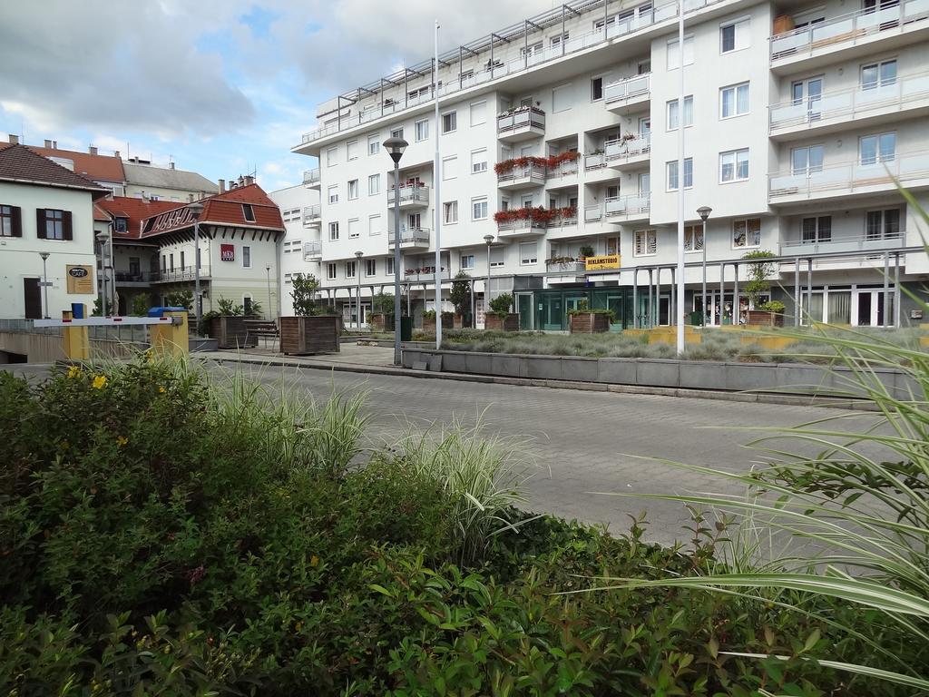 Dia Apartman Мисколк Екстериор снимка