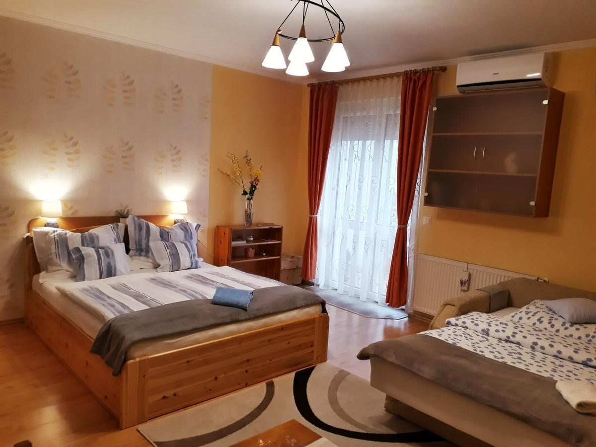 Dia Apartman Мисколк Екстериор снимка
